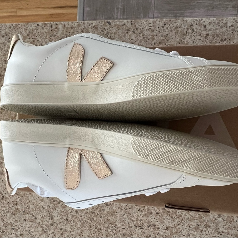 Veja White Sneakers with Metallic Rose Gold V Logo - Picture 4 of 4